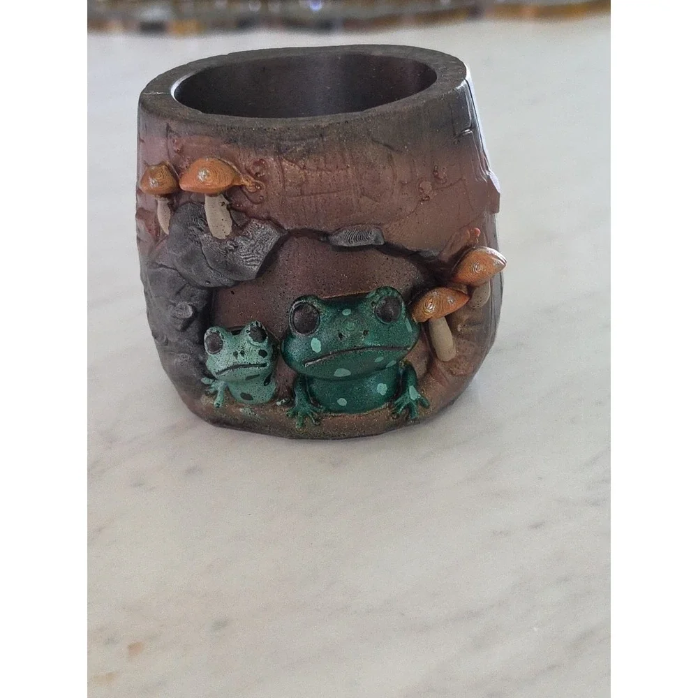 Handmade Resin Frog Pot